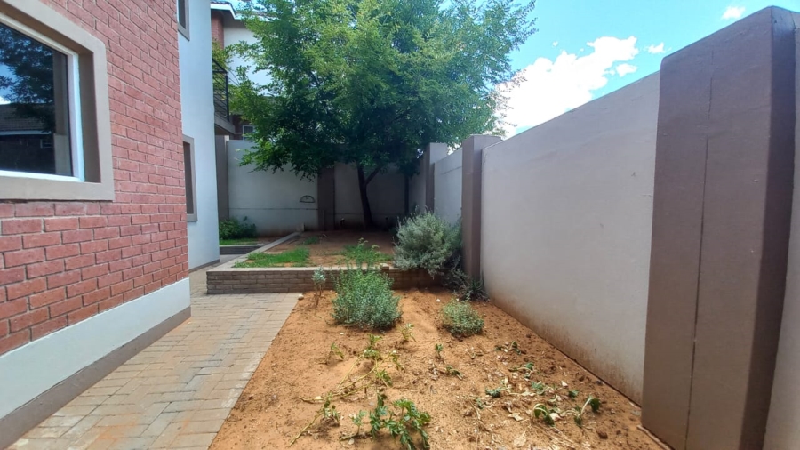 To Let 4 Bedroom Property for Rent in Lilyvale Estate Free State